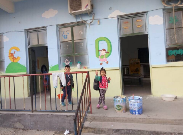 友情漆為銀定莊幼兒園刷新墻面