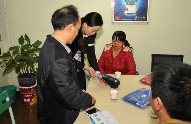 油漆加盟商見證:增城溫先生簽約友情漆 油漆加盟商見證:增城溫先生簽約友情漆