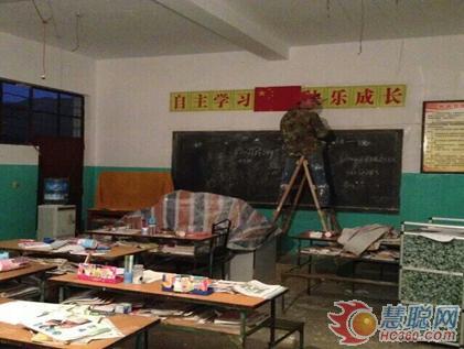 友情漆紅河經銷商王宏免費為己白小學刷新內墻