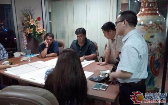 次日再次會面，洽談涂料工程細節 